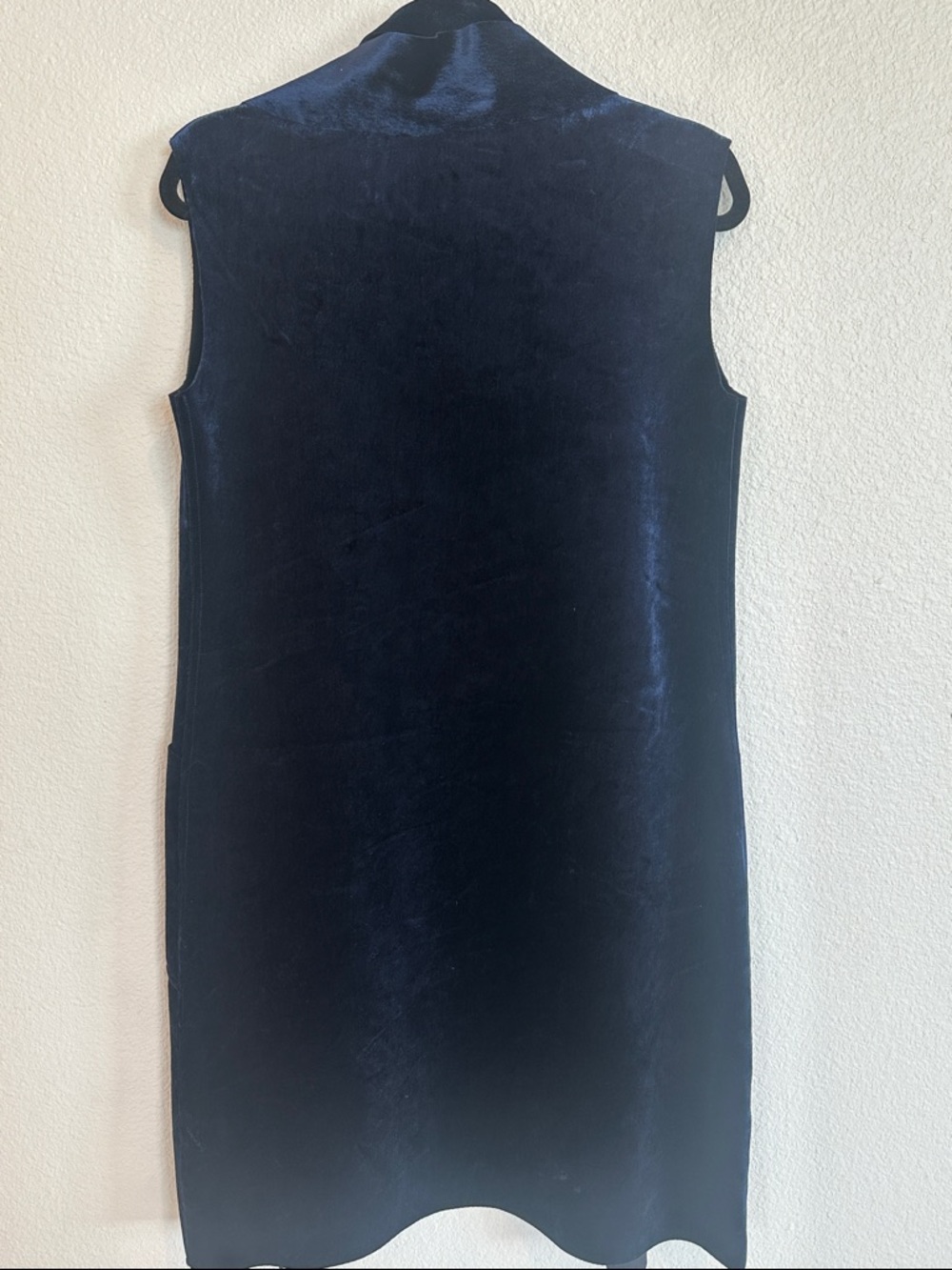 Chiara Boni Velvet Sleeveless Duster in Navy - Picture 2 of 4